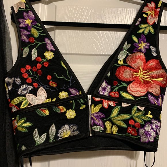 Gianni Bini 2-Piece Cropped Top and Skirt - Picture 3 of 7